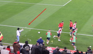 LUDI GRCI POMERAJU GRANICE: Lažni ‘gazda’ PAOK-a bacao novac na igrače u Pireju! (VIDEO)