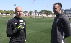 KAD GOLMAN ISPITUJE NAPADAČA: Kako šutiraš penale i kada ćeš dati prvi gol? (VIDEO)