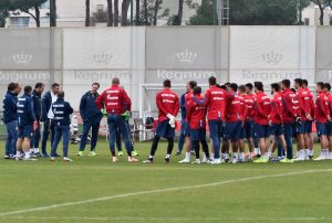 FOTO-UBOD: Stankovića na treningu Zvezde ‘zamenio’ veliki rival, ali i prijatelj iz Milana i dokazani stručnjak!