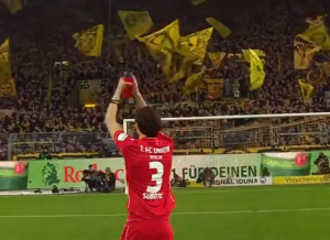 TO NIJE SAMO POŠTOVANJE, TO JE LJUBAV: ‘Žuti zid’ se poklonio Subotiću, scena za more suza (VIDEO)