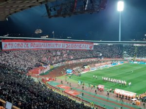 ‘TU SMO SE RODILI MI, TU I ZAVOLELI’: Jaka motivaciona poruka sa severne tribine (VIDEO)