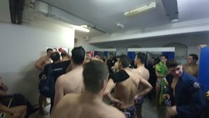 NEREDI U BUDVI: Sukob navijača Partizana i policije, igrači se u suzama povukli u svlačionicu! (VIDEO)