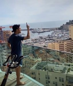 JE*** SE: Pogledajte urenebesan rat Fabregasa sa komšijama, za vreme karantina (VIDEO)