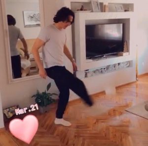 BOŠNJAK KAO MESI: Defanzivac prihvatio popularni izazov i pokazao umeće u „specijalnim kopačkama“ (VIDEO)