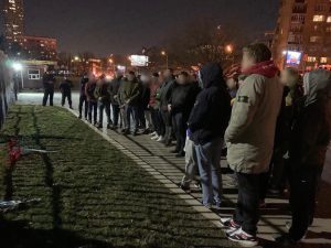 GEST VREDAN POŠTOVANJA: Navijači Spartaka iz Moskve otišli pred ambasadu Amerike i uputili snažnu poruku! (FOTO)