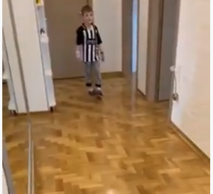 KOD RAJKA U STANU FUDBAL SE IGRA: Junior prvotimca Partizana ima ozbiljnu ‘desnicu’ (VIDEO)