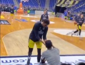 LUDA POBEDA FENERA: Naneli asistirao, Kalinić prelomio meč – Žoc negodovao zbog korone…