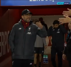 OŠTRA PORUKA JIRGENA KLOPA: Nemac pobesneo na publiku ‘Sklonite ruke idioti…’ (VIDEO)