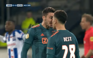 NEŠTO NE ŠTIMA U AJAKSU: Nikada besniji Tadić se svađao sa saigračem, a potom je ‘dominirao’ na terenu (VIDEO)