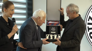 LEGENDA PARTIZANA PROSLAVILA 93. ROĐENDAN: Falio si nam na derbiju, dali bismo gol! (VIDEO)