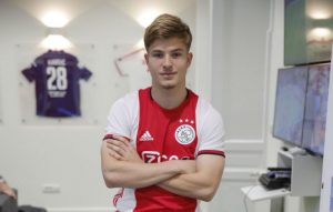 HS SAZNAJE: Zvezdi ponuđen napadač Ajaksa!