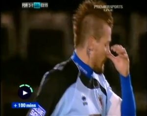 ČIK PLJUNI AKO SMEŠ: FIFA predlaže rigorozne kazne za ‘pljuvače’ na terenu! (VIDEO)