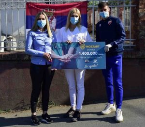 ZVEZDA NASTAVLJA DA POMAŽE: Nikolić predao ček Infektivnoj klinici