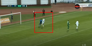 TAJ LUDI FUDBAL: Igrač nepotrebno šutnuo protivnika, dobio crveni karton i rešio pitanje pobednika (VIDEO)