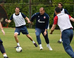 FOTO-UBOD: Stručni štab Crvene zvezde se podelio, evo ko je pobedio…