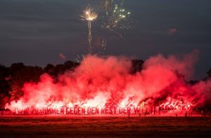 ČUDESNE SCENE U NEMAČKOJ: Navijači Dinamo Drezdena priredili veče za pamćenje (VIDEO)