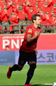 ODLIČNA PARTIJA: Srbin plesao za novu pobedu Pohanga, maestralna predstava donela mu je ‘titulu’ igrača kola (VIDEO)