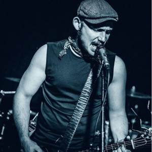 GRČKI MUZIČAR KOJI JE ODUŠEVIO ZVEZDAŠE: Beograd mi je omiljeni grad, Crvena zvezda je 90-ih imala neverovatne talente! (VIDEO)