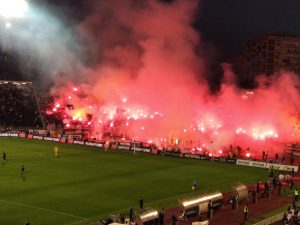 PORUKA KOJA ODZVANJA SRBIJOM: ‘Uveče 16000 ljudi na stadionu, a ujutru puštaju samo po dvoje u banku’