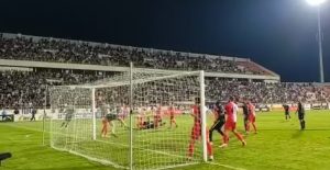 KAKVA GOLČINA: ‘Makazice’ Strahinje Pavlovića i delirijum ‘grobara’ u Nišu (VIDEO)