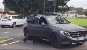 PONIŽENJE KARIJERE: Pojavio se snimak, ovako je Baloteli ispraćen iz Breše (VIDEO)