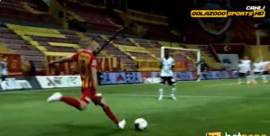 DAJTE MU ODMAH PUŠKAŠA: Lepši gol ove godine sigurno niste videli! (VIDEO)