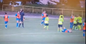 ŽESTOKA TUČA FUDBALERKI: Neredi na terenu u Bosni, jedna igračica završila bez svesti! (VIDEO)
