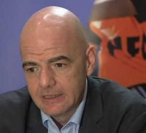 INFANTINO U ‘RATU’ SA PREMIJEROM ITALIJE: Prvi čovek FIFA otkrio šta misli o povratku navijača na tribine!