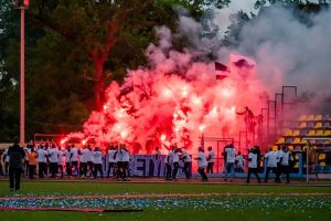 PLAVI BEĆARI: Svi članovi naše grupe su ljudi koji pošteno rade, napadaju nas jer naš klub uspešno posluje!