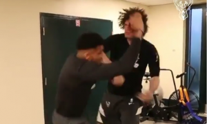 NBA ZVEZDE RAZMENILE ŽESTOKE UDARCE: Brutalna tuča Janisa i Lopeza, saigrači ih jedva razdvojili! (VIDEO)