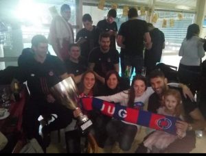 NESVAKIDAŠNJA PRIČA – HRVATICE KOJE BI PRE NAVIJALE ZA ‘DELFINE’: Nemaju baklje, bubnjeve, niti probleme sa zakonom – rođene sestre koje žive za VK Jug!