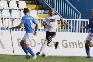 DEFANZIVAC NE PRAŠTA: Vezista Pazara grubo startovao na igrača Partizana, a on ‘uzeo pravdu’ u svoje ruke (VIDEO)