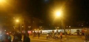 NEMIRI U BARSELONI: Stotine ogorčenih navijača izašlo na ulice, protestuju ispred ‘Kamp Noua’ (FOTO) (VIDEO)