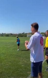 NEMANJA MATIĆ U RODITELJSKOJ ULOZI: Pogledajte kako as Junajteda bodri sina kraj aut linije (VIDEO)