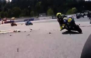 IZ SVIH UGLOVA: Pogledajte kako je Valentino Rosi ‘za dlaku’ izbegao smrt (VIDEO)