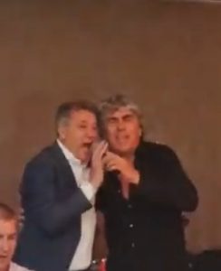 ŠOU ZDRAVKA MAMIĆA: Dograbio je mikrofon i sa zastavom Dinama napravio spektakl na svadbi (VIDEO)