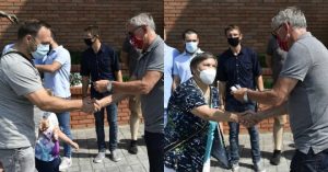 SJAJAN GEST CRVENO-BELIH: Zvezda uručila besplatne sezonske ulaznice osobama sa invaliditetom!