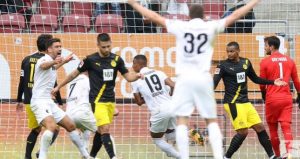 BUNDESLIGA: Augzburg šokirao favorizovani Dortmund, remi u derbiju Leverkuzena i Lajpciga (VIDEO)