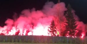 ‘GORE’ LUČANI: ‘Delije’ priredile nezaboravnu bakljadu i vatromet! (VIDEO)