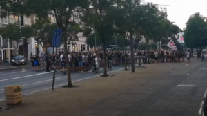 NAVIJAČI PARTIZANA IZAŠLI NA ULICE: Nezadovoljstvo i dalje traje – Grobari protestvovali u centru grada! (VIDEO)
