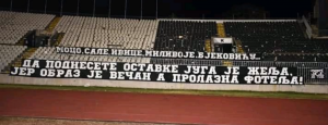 OBRAZ JE VEČAN, A PROLAZNA FOTELJA: Grobari imaju jasnu poruku – prozvali su legende kluba da podnesu ostavku! (FOTO)