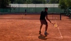 BOGDAN POKAZAO SVOJE UMEĆE SA REKETOM: Đoković ga posavetovao šta da radi, a Luka Dončić ne sme da mu izađe na crtu! (VIDEO)