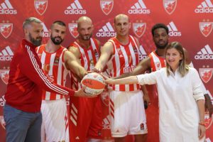 CRVENA ZVEZDA PREDSTAVILA NOVI DRES: Igrači i predstavnici uprave govorili za medije