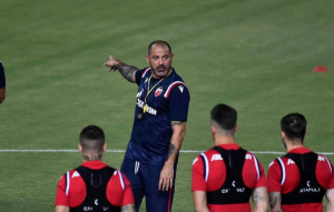 POZNATI DETALJI DEKIJEVOG UGOVORA: U slučaju plasmana u Ligu šampiona, Mister će biti debelo nagrađen – nema izlazne klauzule a evo kolika će mu biti plata!