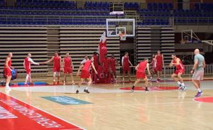 POGLEDAJTE TRENING ZVEZDE: Žestok tempo i jaka odbrana pod komandom stratega crveno-belih Saše Obradovića (VIDEO)