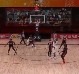 MILVOKI IZBEGAO ELIMINACIJU: Baksi bez Janisa i ‘na krilima’ Midltona pobedili Majami posle drame, sjajni Lebron i Dejvis doneli izjednačenje Lejkersima (VIDEO)