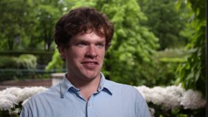 NAKON NOVAKOVE DISKVALIFIKACIJE AMERIKANCU STIŽU GNUSNE PORUKE: Navijači ‘osuli paljbu’ po poznatom novinaru, a evo i zašto! (FOTO)