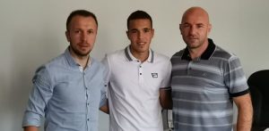 EKIPA SA BANOVOG BRDA GLEDA U BUDUĆNOST: Viktor Rogan potpisao profesionalni ugovor sa Čukaričkim