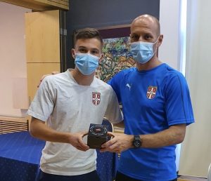 IZNENAĐENJE ZA FILIPA STEVANOVIĆA: Selektor Stolica uručio poklon mladom fudbaleru
