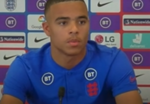 FODEN I GRINVUD NE IGRAJU PROTIV DANSKE: Engleski fudbaleri prekršili pravila karantina, zvali devojke u hotel